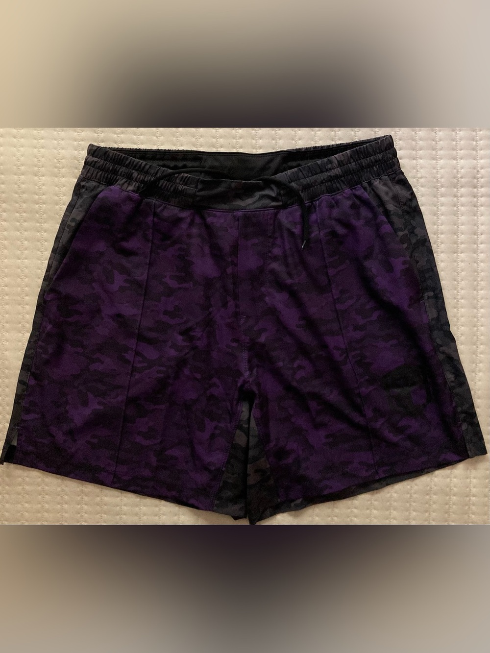 Born Primitive Athletic Shorts Men’s Medium Purple Black Camo Cross Fit Gym 6”